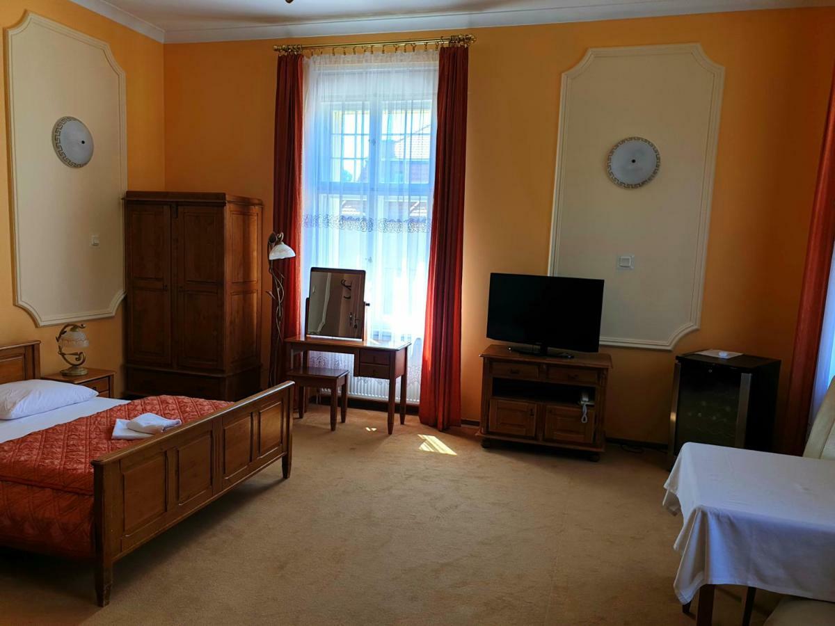 Hotel Palacyk Legnica Exterior photo